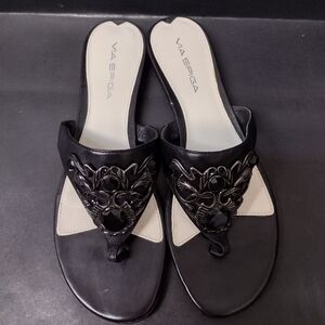 NEW -VIA SPIGA - BLACK LEATHER DECORATIVE EMBELLISHMENTS THONG SANDALS SIZE 8.5